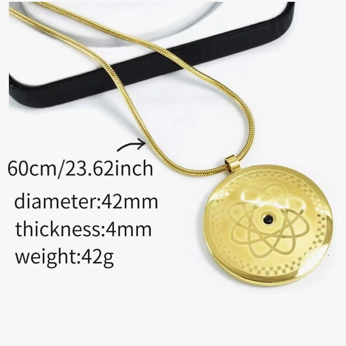 Pendant size: 42 mm diameter, 60 cm chain